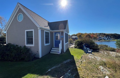 Bailey Island Cottage | Nautical themed Oceanfront Cottage located at the Mouth of picturesque Mackerel Cove!