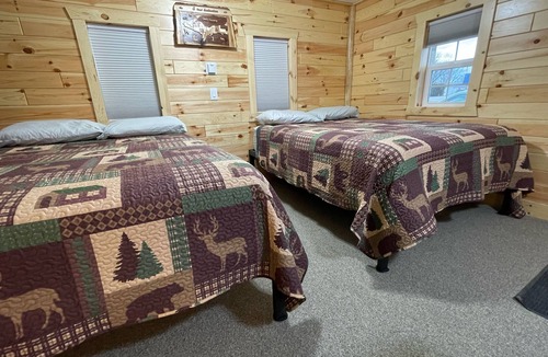 Seney Cabin | nCabin #3-New, Affordable, Year Round Lodging near Pictured Rocks & Tahquamenon!