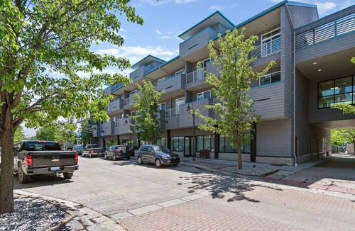 Grand Haven Condo | NEAR DOWNTOWN SPACIOUS CONDO 4 BEDROOMS - 3 FULL BATHROOMS - PRIVATE BALCONIES