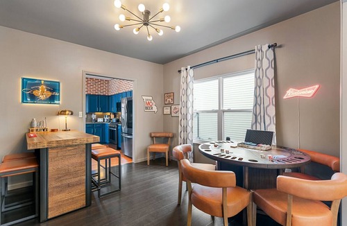 The Gate House | Near SLU/Downtown-Hot Tub + Games + Secure Parking