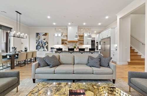 Tulsa House | Near The Gathering Place | 5-BR Luxury Family Stay