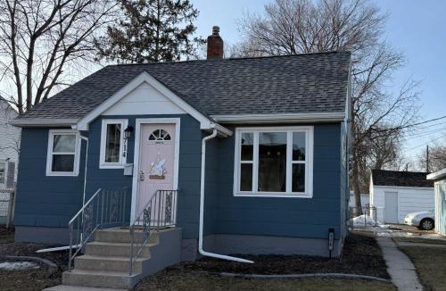Grand Forks House | Nellie's Nest - Spacious & Walkable Downtown Home