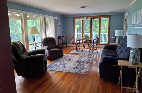 Nobleboro House | Nestled in Nobleboro