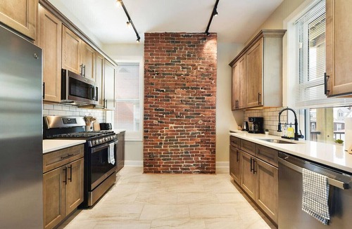 Point Breeze North Apartment | Netflix+Free Parking Near Shopping|Parks|Dining