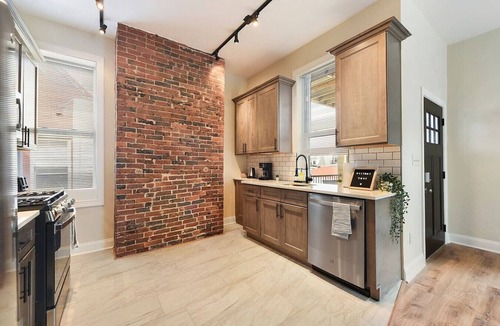 Point Breeze North Apartment | Netflix+Free Parking Near Shopping|Parks|Dining