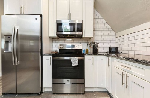 Point Breeze North Apartment | Netflix+FREE Parking Near Hospitals|Food|Shopping