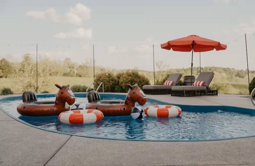 Chaplin House | NEW - 29 Acre Private Hilltop Resort - Bourbon Trail - Heated Pool - Pickleball