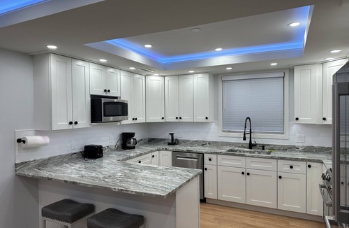 Winter Hill Apartment | New 3-bdrm 3.5 bath luxury apt with laundry, AC, games, EV charger in Somerville