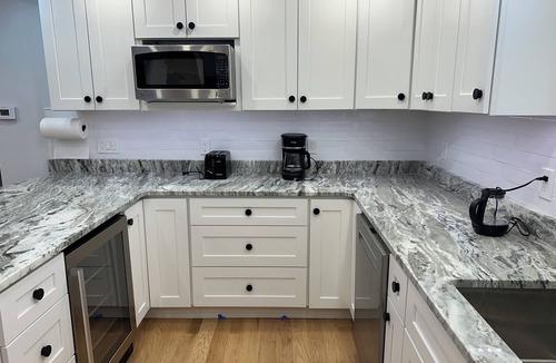 Winter Hill Apartment | New 3-bdrm 3.5 bath luxury apt with laundry, AC, games, EV charger in Somerville