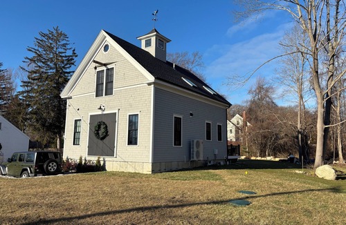 North Scituate House | New 3-bedroom barn in seaside area of Scituate with beaches and shopping nearby