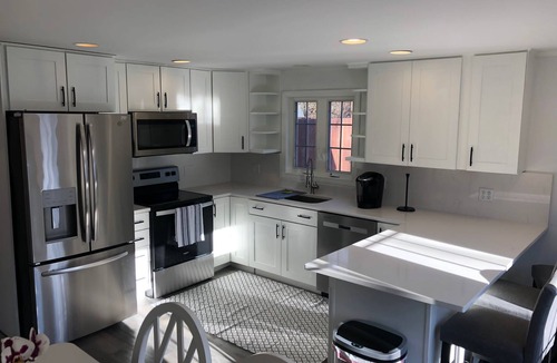 Katama House | New 4 BR house near center and beaches with bikes