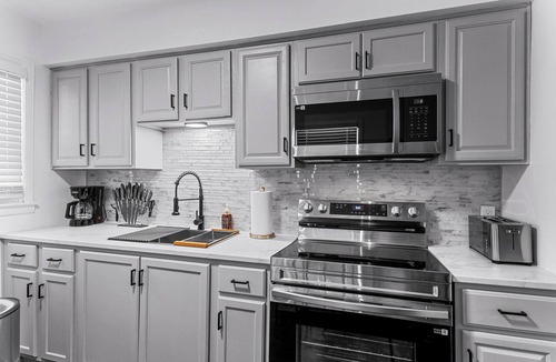 Melvindale House | New! 450Mbps Wi-Fi Cozy Work & Relax Retreat!