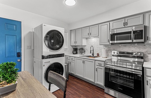 Melvindale House | New! 450Mbps Wi-Fi Cozy Work & Relax Retreat!