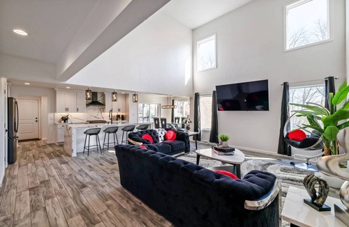 North Huntingdon House | NEW | 6BR Luxury Brick Estate | Chef Kitchen + Open-Concept Design | Near Pittsburgh