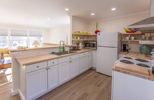 Southport Apartment | New! Above garage loft style apartment!