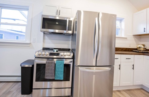Lewiston Apartment | New Apt with Modern Style- 5 mins from St Mary’s, Central Maine Med, and Bates