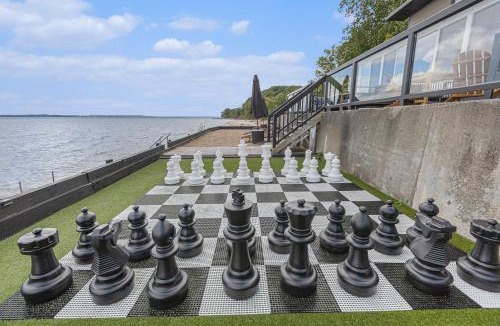 Traverse City House | NEW Bay Shore Retreat Mins to Downtown TC 7345