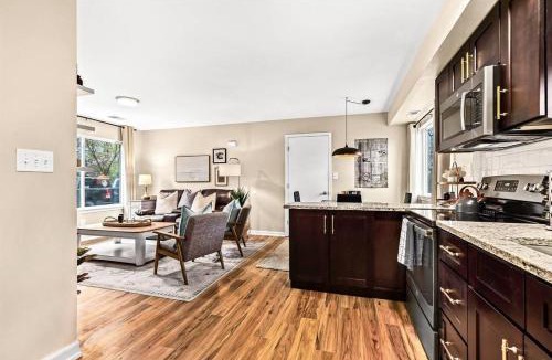 Roseville Apartment | New! Beautiful 1BR in Sharon Lane