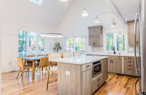 Wellfleet House | New-build retreat with furnished deck, fireplace, & washer/dryer - near beaches