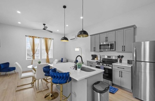 Indianapolis Apartment | New Carriage House! W/King Bed Near Downtown Indy!