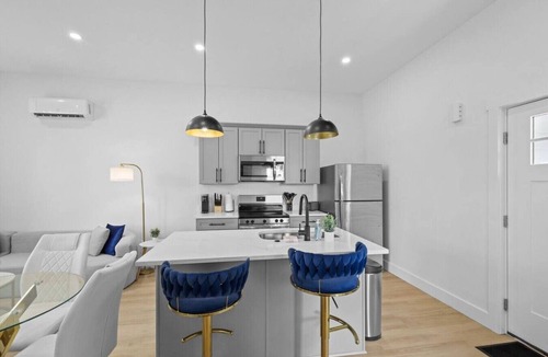 Indianapolis Apartment | New Carriage House! W/King Bed Near Downtown Indy!