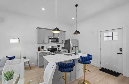 Indianapolis Apartment | New Carriage House! W/King Bed Near Downtown Indy!