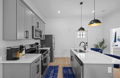 Indianapolis Apartment | New Carriage House! W/King Bed Near Downtown Indy!