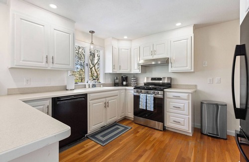 Harwich House | NEW-Central Location-Spacious Deck-Foosball-Kid-Friendly-Finished Basement