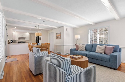 Harwich House | NEW-Central Location-Spacious Deck-Foosball-Kid-Friendly-Finished Basement