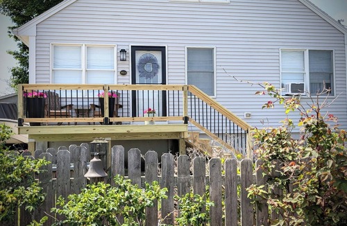 Snug Harbor Cottage | NEW! Cozy 2 bdrm Snug Harbor cottage steps from Point Judith Salt Pond & Marina