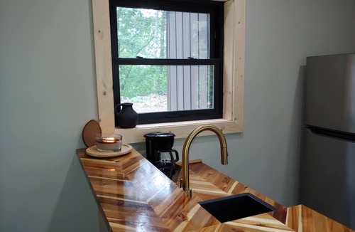 Means Cabin | New, Cozy, Secluded Cabin