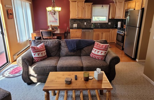 Thompsonville House | New! Crystal Dreams - Gorgeous Dog-Friendly Chalet across from Crystal Mountain with DELUXE 4-PERSON HOT TUB! Includes free shuttle service to Crystal Mountain!