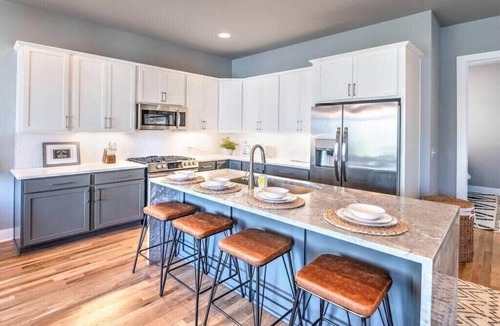 Haynes Area House | New Downtown Skyline Views Rooftop Deck 13 Beds!