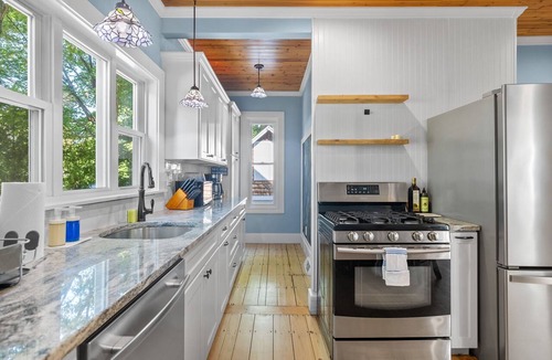 Reading Apartment | New England Historic Charm Meets Modern Style in the North Shore