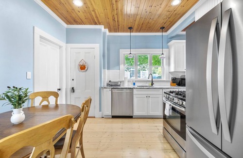 Reading Apartment | New England Historic Charm Meets Modern Style in the North Shore
