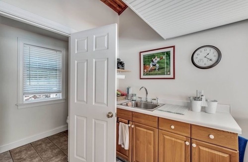 East Sandwich House | New for 2024 Luxury 4BR 3BA Cape Cod Retreat with Pool, Pool House, Game Room