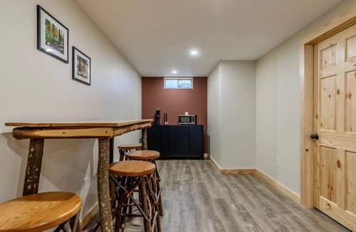 Dellwood Cabin | NEW*Golf-Hot Tub-Game Room-Pool-WI Dells