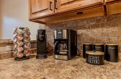 Dellwood Cabin | NEW*Golf-Hot Tub-Game Room-Pool-WI Dells