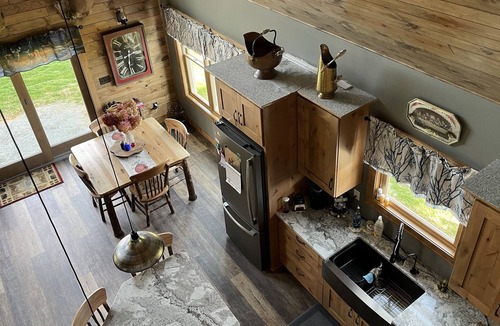Custer Cabin | NEW! 'Hidden Wonder'—15 Min. to SentryWorld Golf Course!
