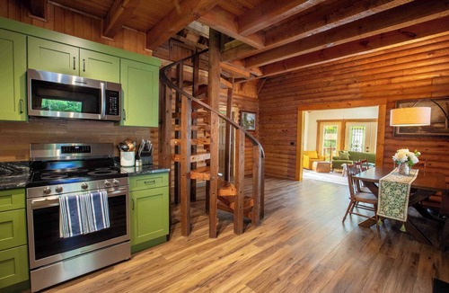 Gallipolis Ferry Cabin | *New Hot Tub* | Diamond Creek | Sleeps up to 6