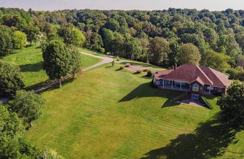 Mount Eden House | NEW / Hot Tub, Hiking, Lake Views, Sleeps 14