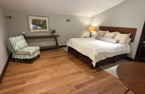 Mount Eden House | NEW / Hot Tub, Hiking, Lake Views, Sleeps 14