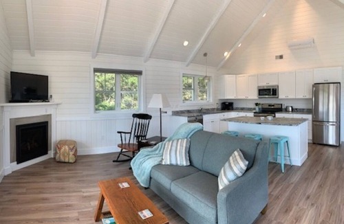 Sebasco House | New Listing - Island View Cottage