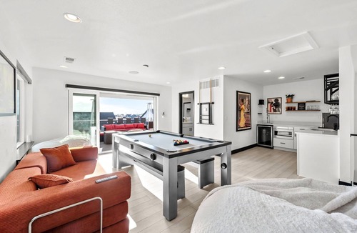 Aurora House | New Listing! Mountain Views | Smart Home | Theater | Rooftop Firepit