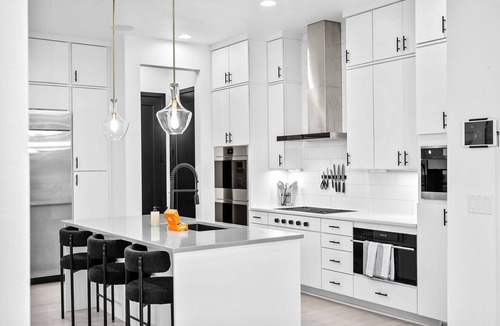 Aurora House | New Listing! Mountain Views | Smart Home | Theater | Rooftop Firepit