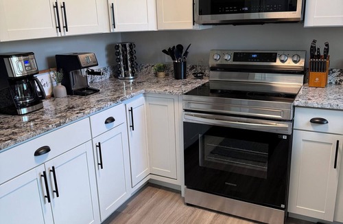 Harrisville House | New Listing Sleeps 12 in Vibrant Ogden w/ Mountain Views