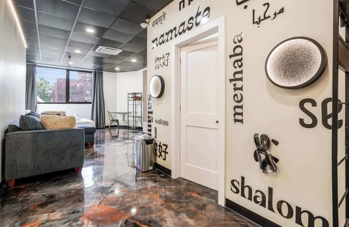 North Oakland Apartment | *New* Loft 7 min to Acrisure Stadium Sleeps 4