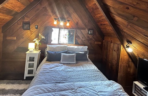 Hingham House | New- Lux Barn Retreat! Private, and beautiful escape.