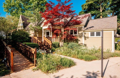 Traverse City House | NEW Luxe on Front Downtown