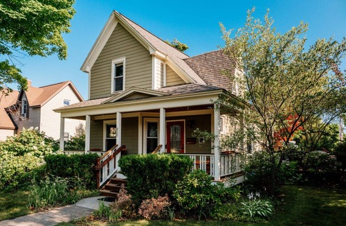 Traverse City House | NEW Luxe on Front Downtown